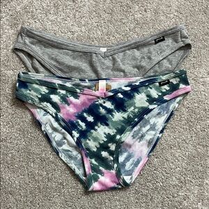 PINK Victoria’s Secret Set of 2 Panties